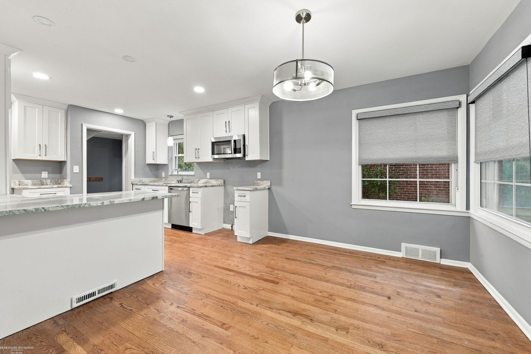 1258 Roslyn Road Property Photo 10