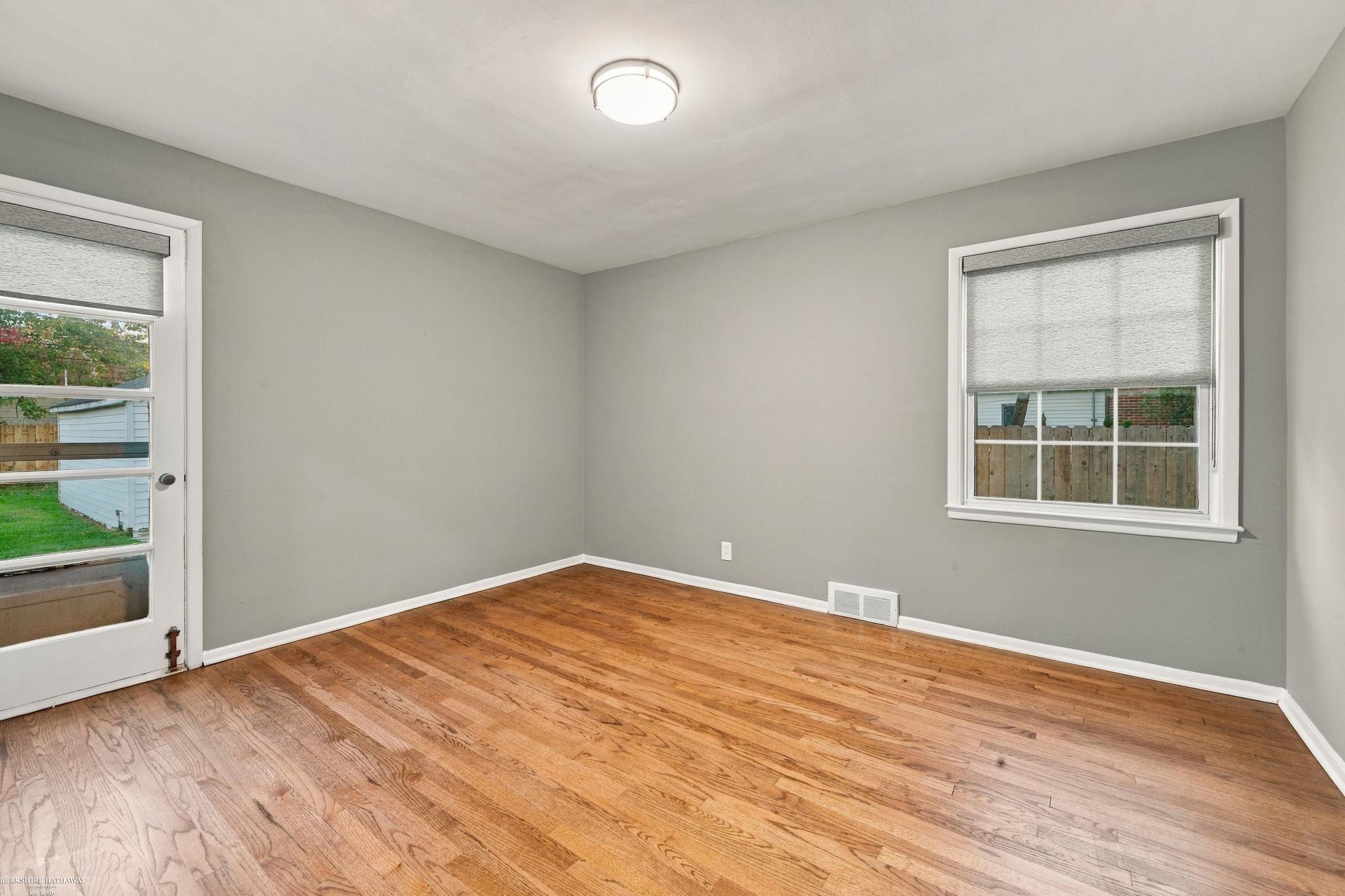1258 Roslyn Road Property Photo 12