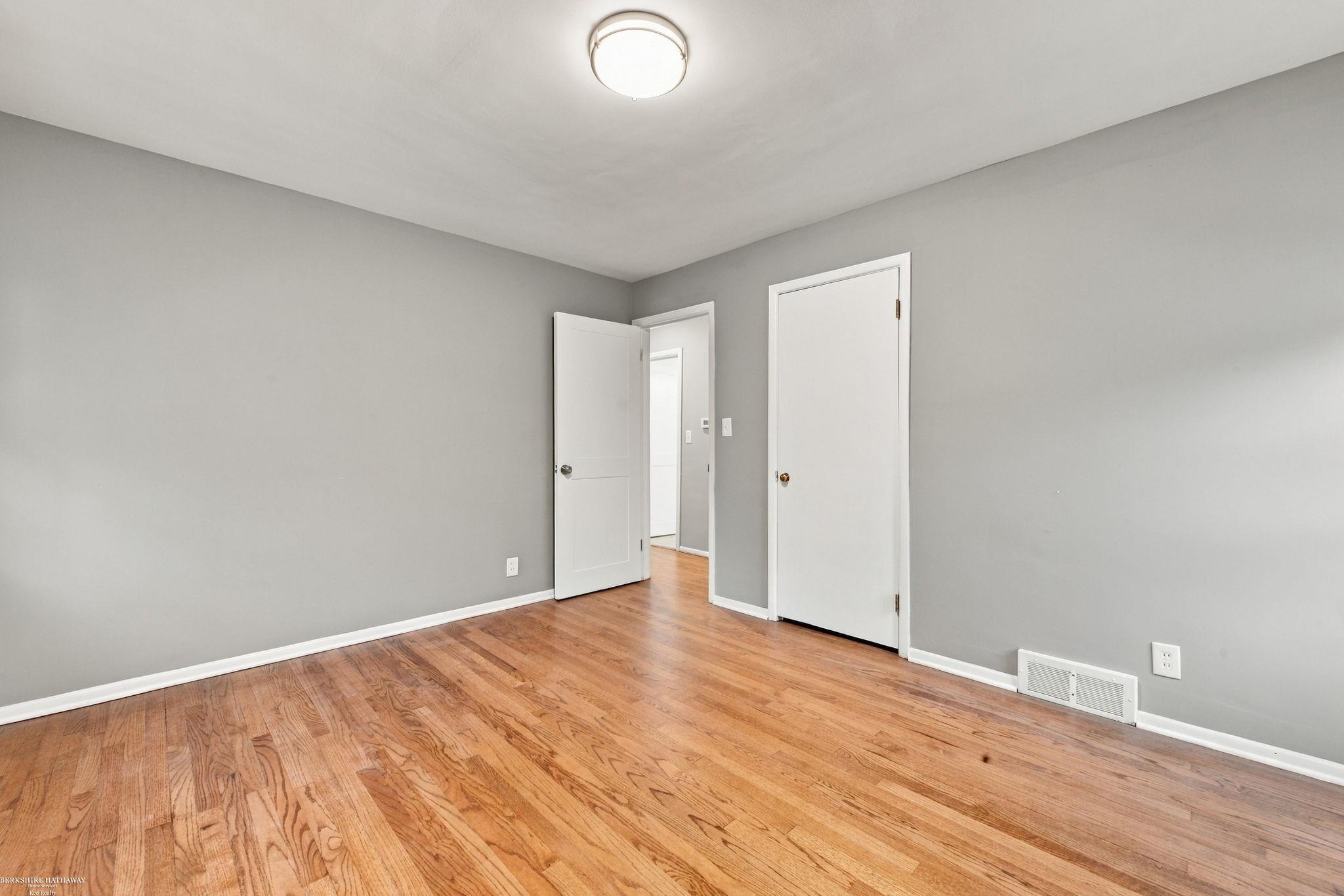1258 Roslyn Road Property Photo 13