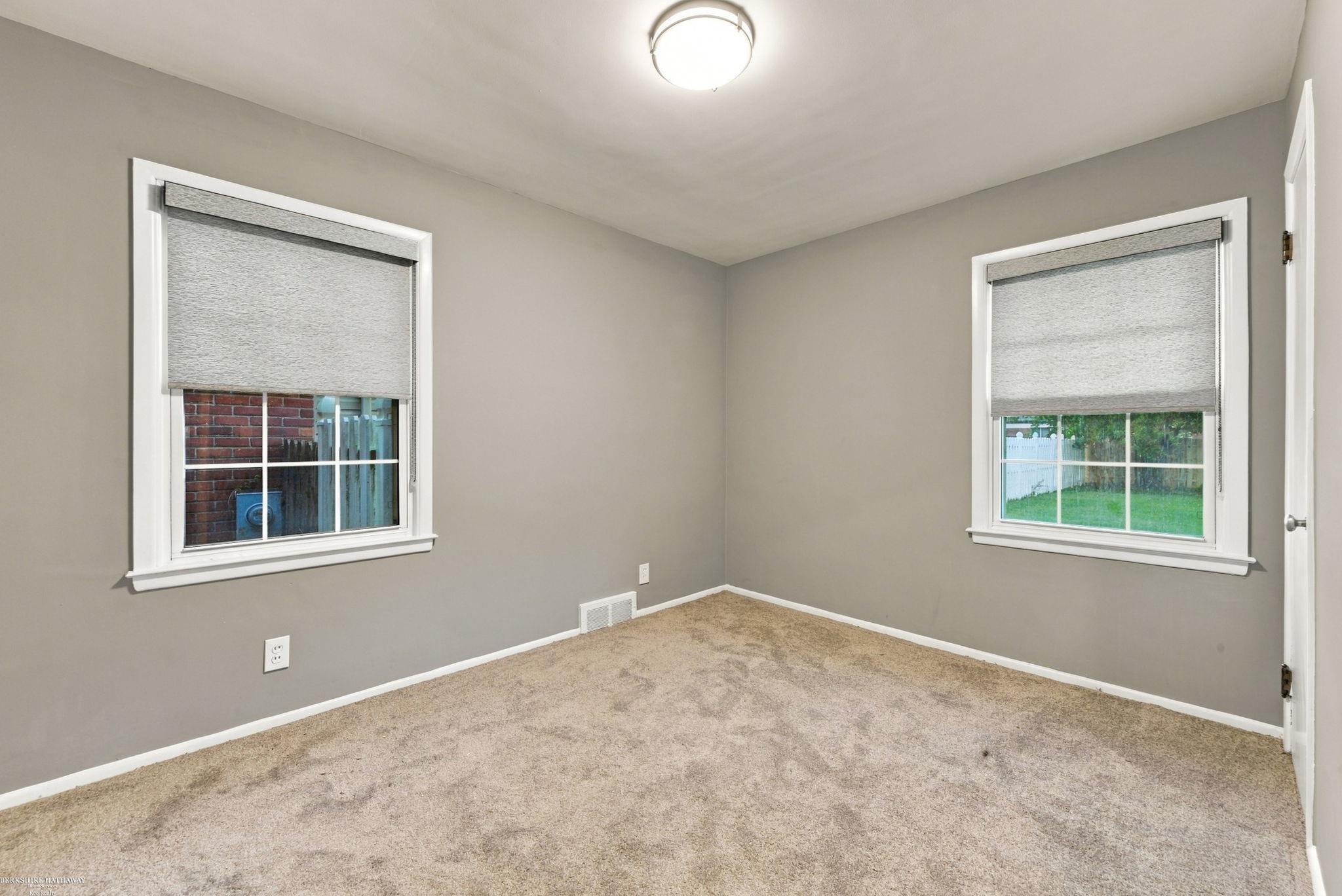 1258 Roslyn Road Property Photo 14