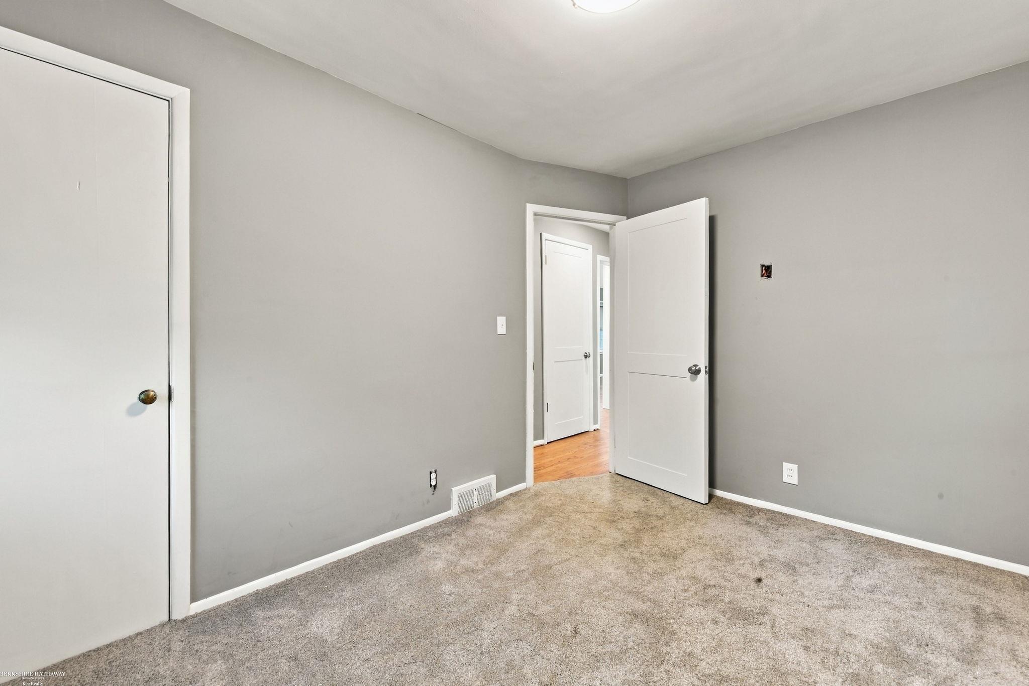1258 Roslyn Road Property Photo 15