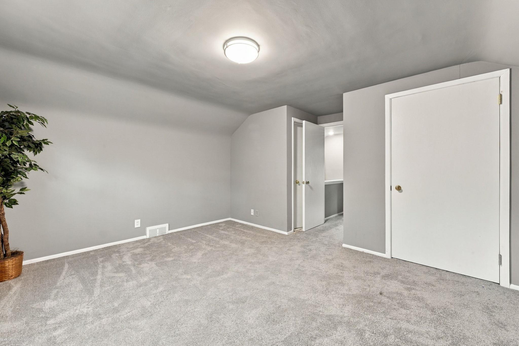 1258 Roslyn Road Property Photo 19