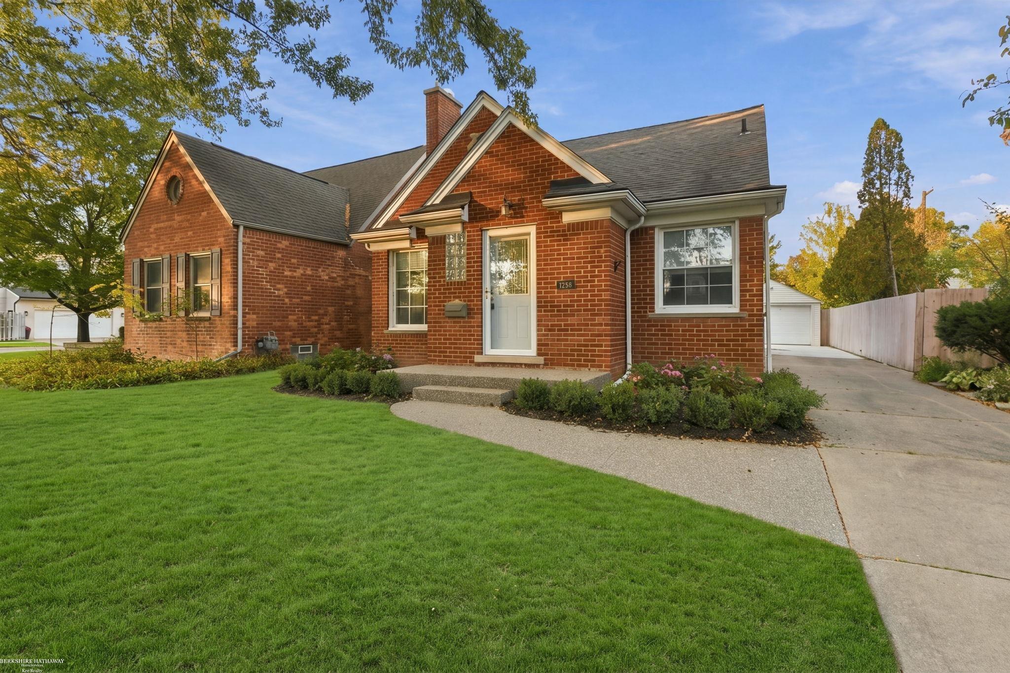 1258 Roslyn Road Property Photo 25