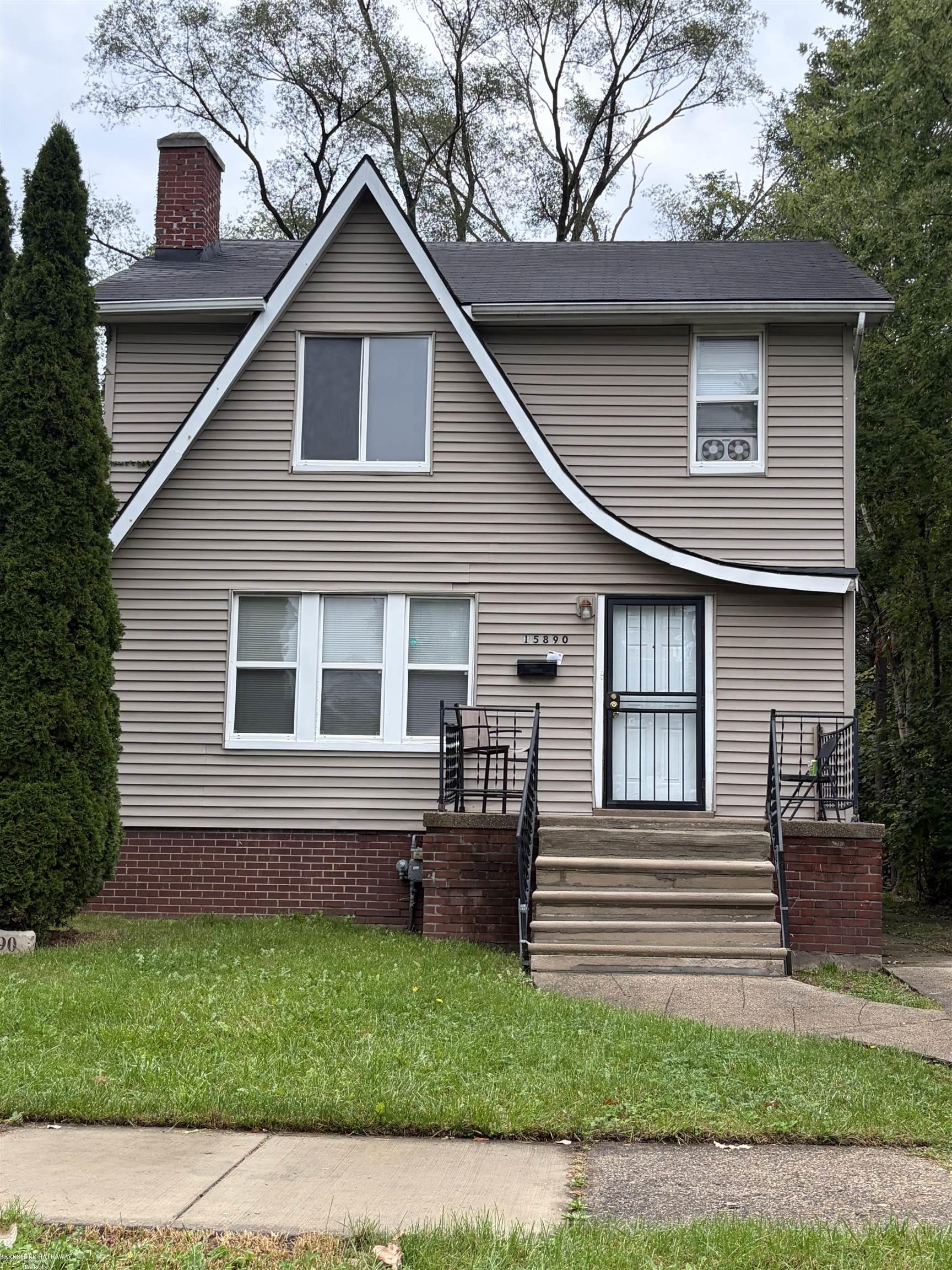 15890 Biltmore Street Property Photo 1