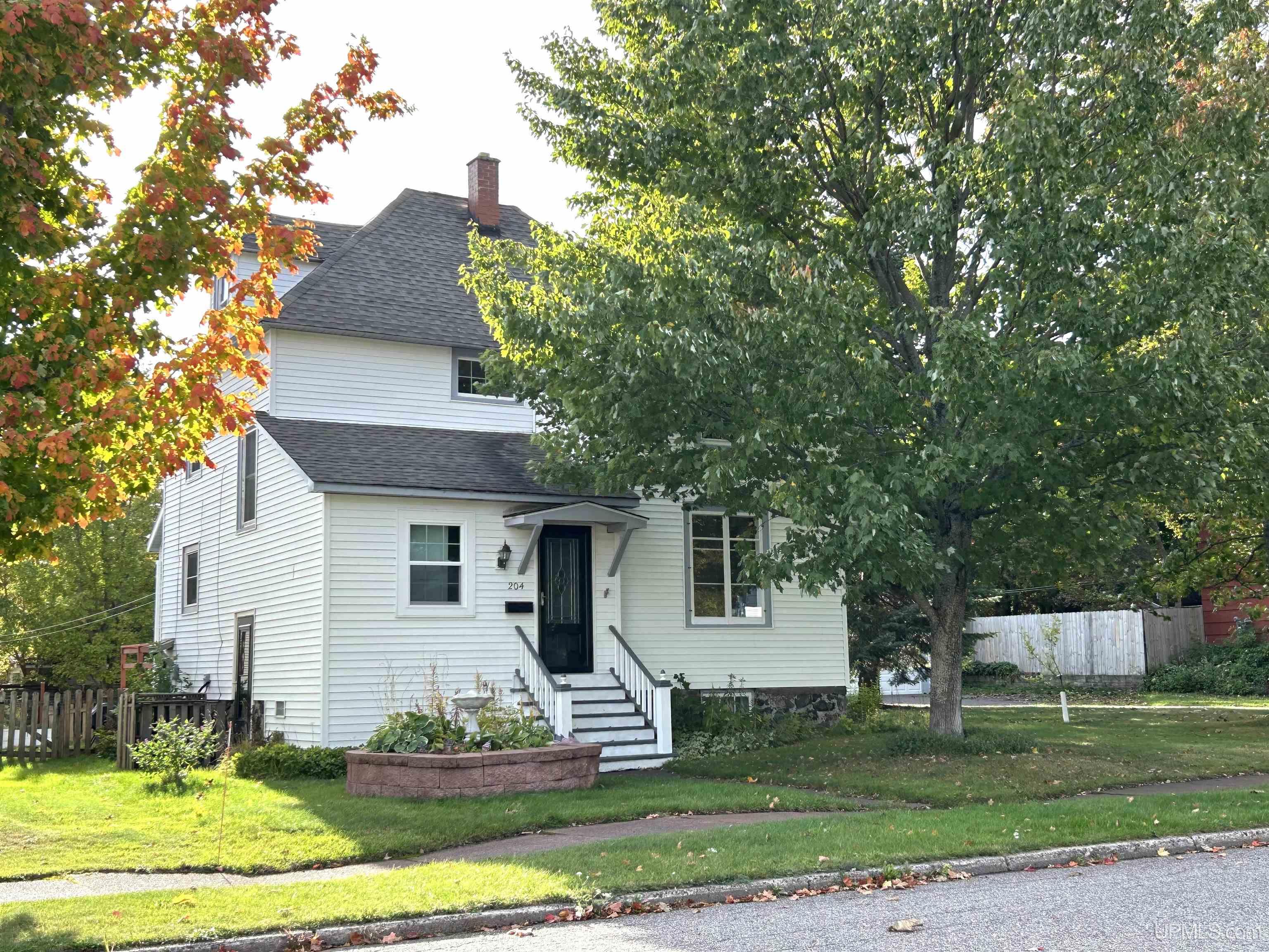 204 Iroquois Street Property Photo 1