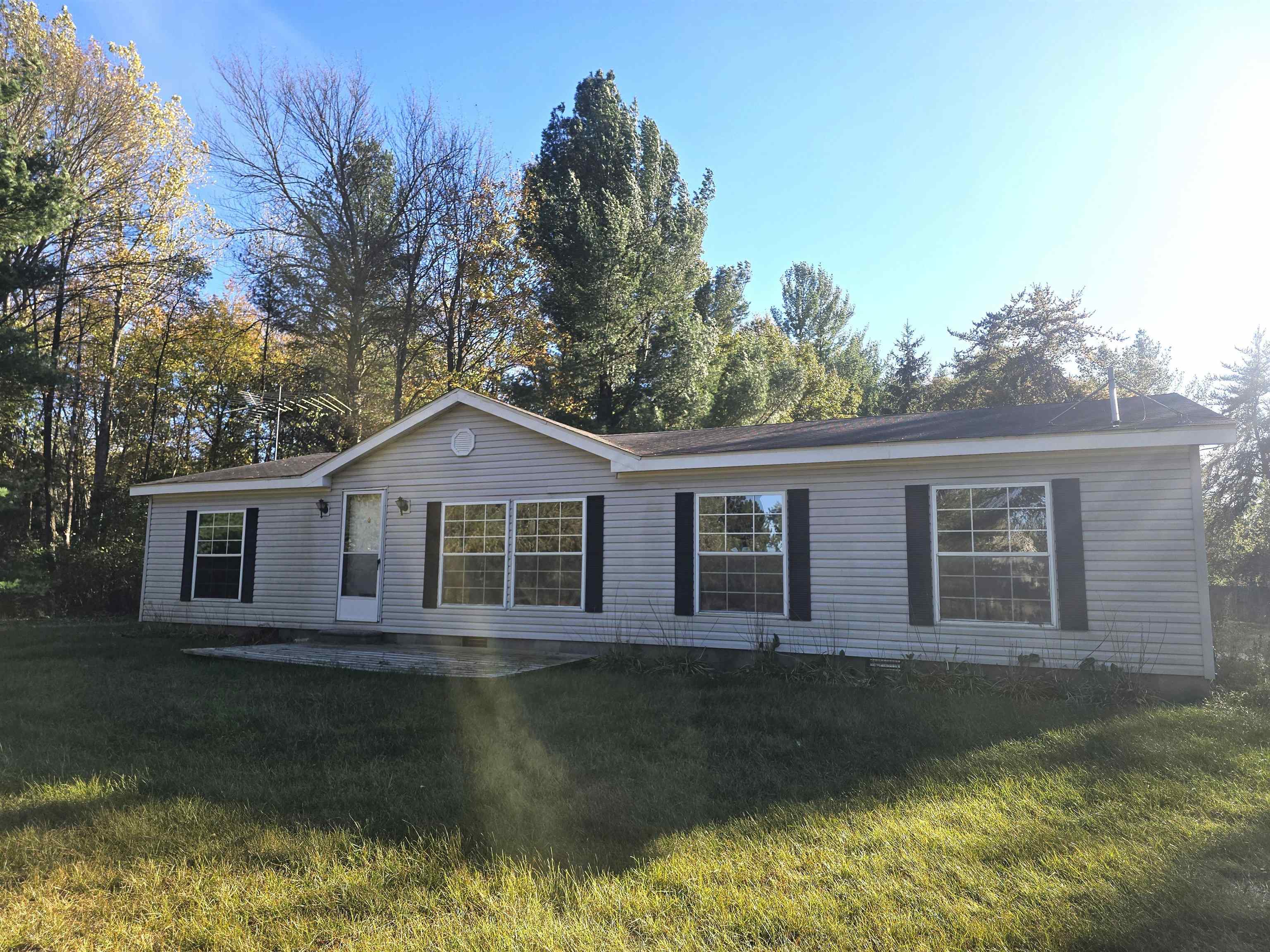 2511 Rhodes Road Property Photo 1