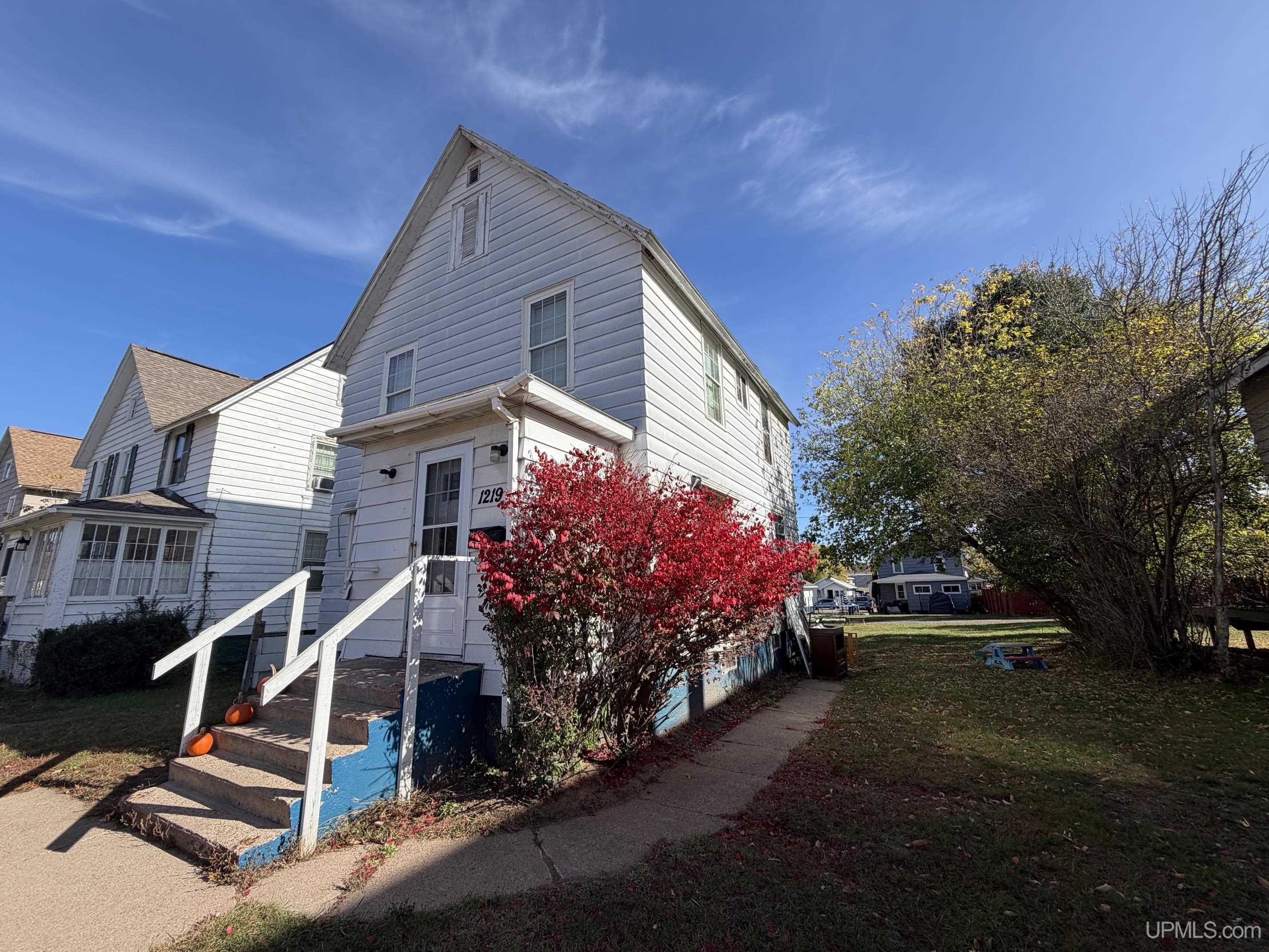 1219 S Kimberly Avenue Property Photo 1