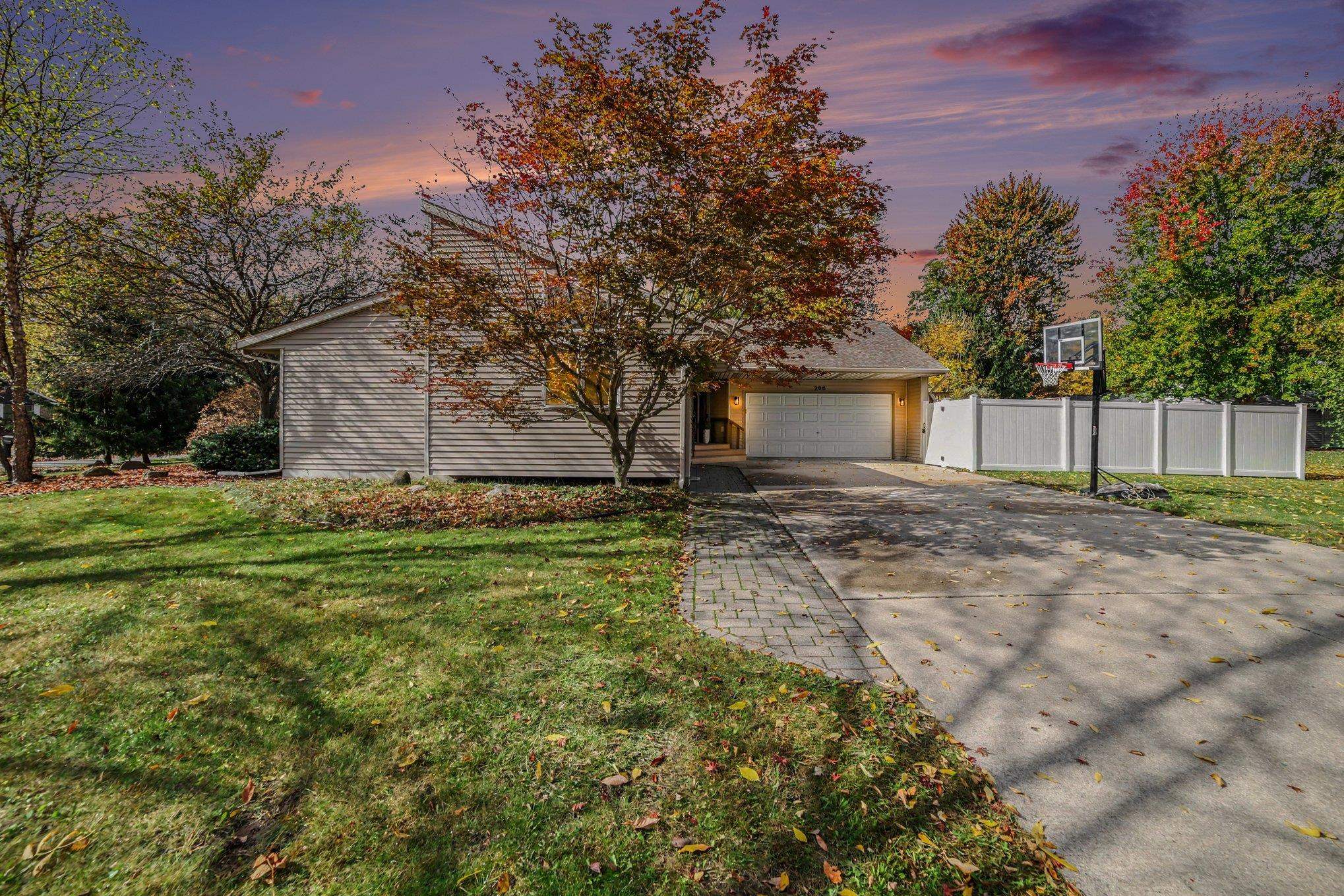 208 Sylvan Lane Property Photo 1