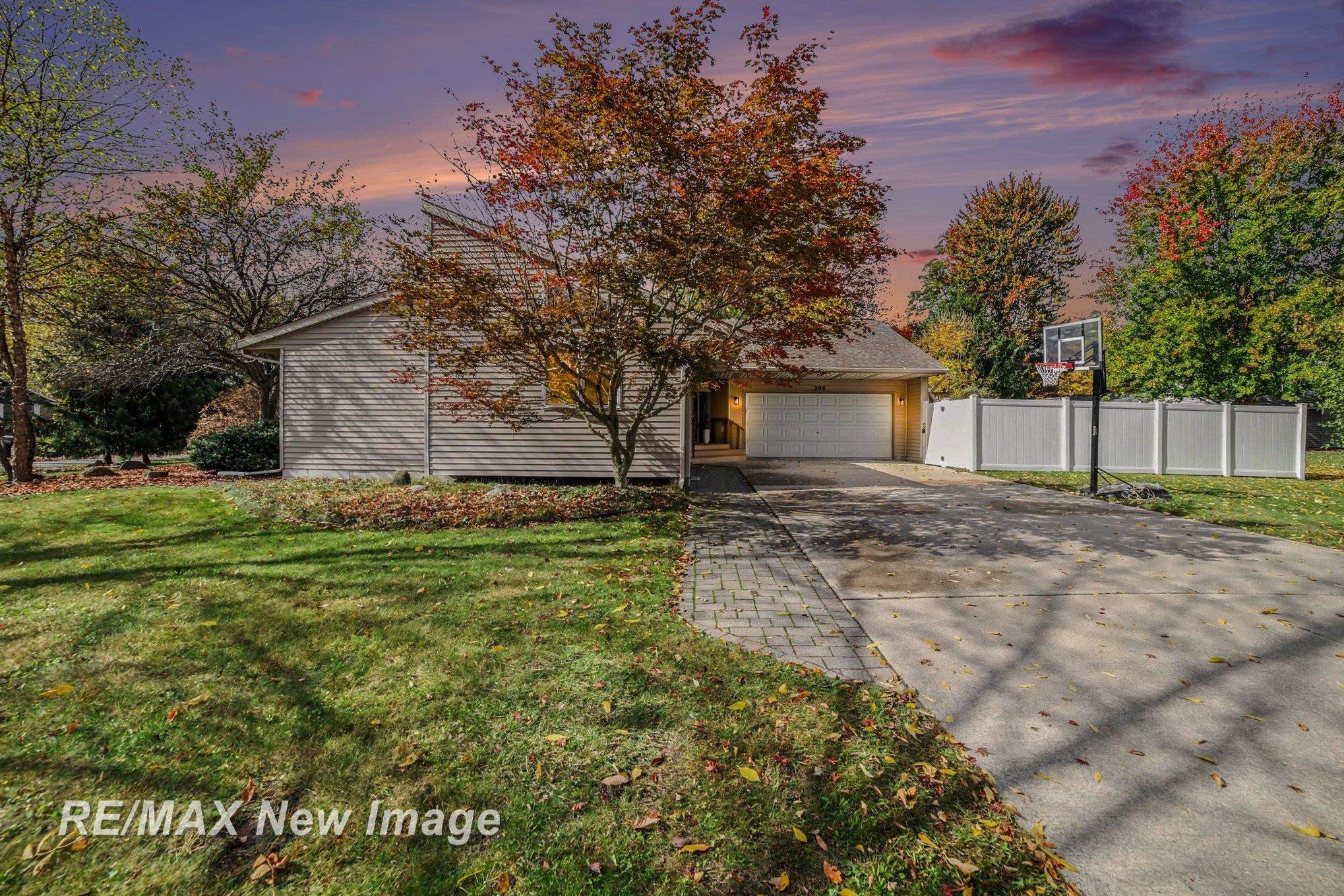 208 Sylvan Lane Property Photo 1