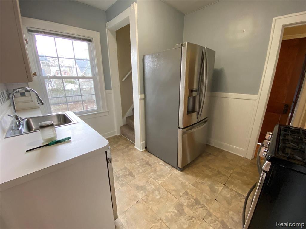 811 Hilldale Drive Property Photo 5
