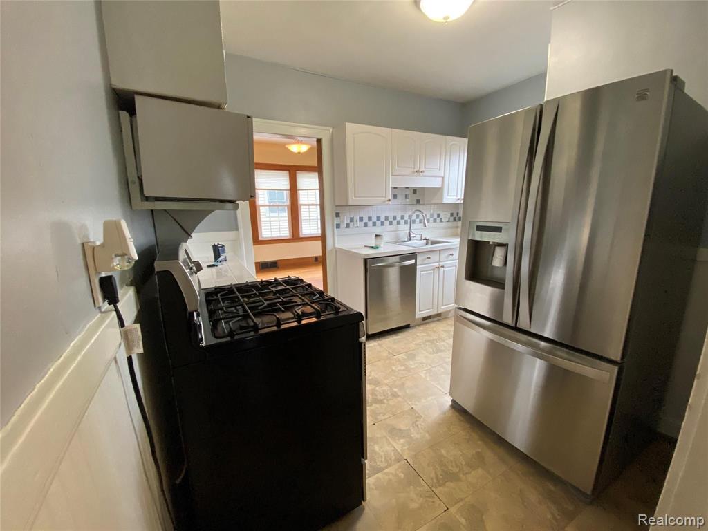 811 Hilldale Drive Property Photo 6