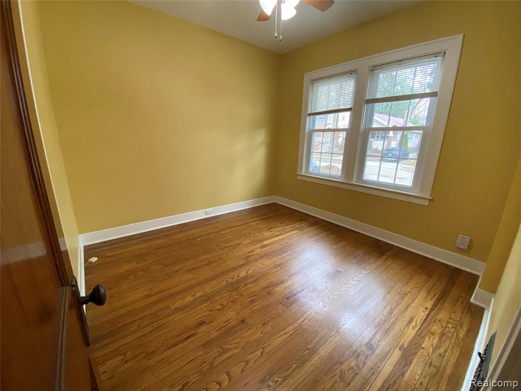 811 Hilldale Drive Property Photo 8