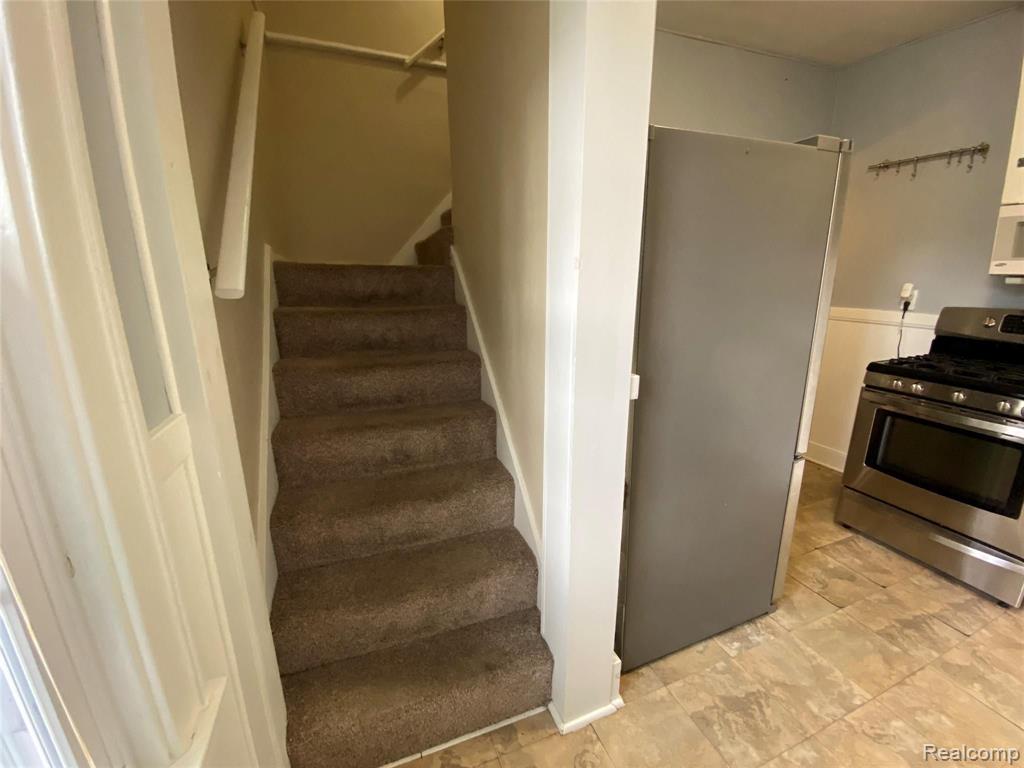 811 Hilldale Drive Property Photo 11