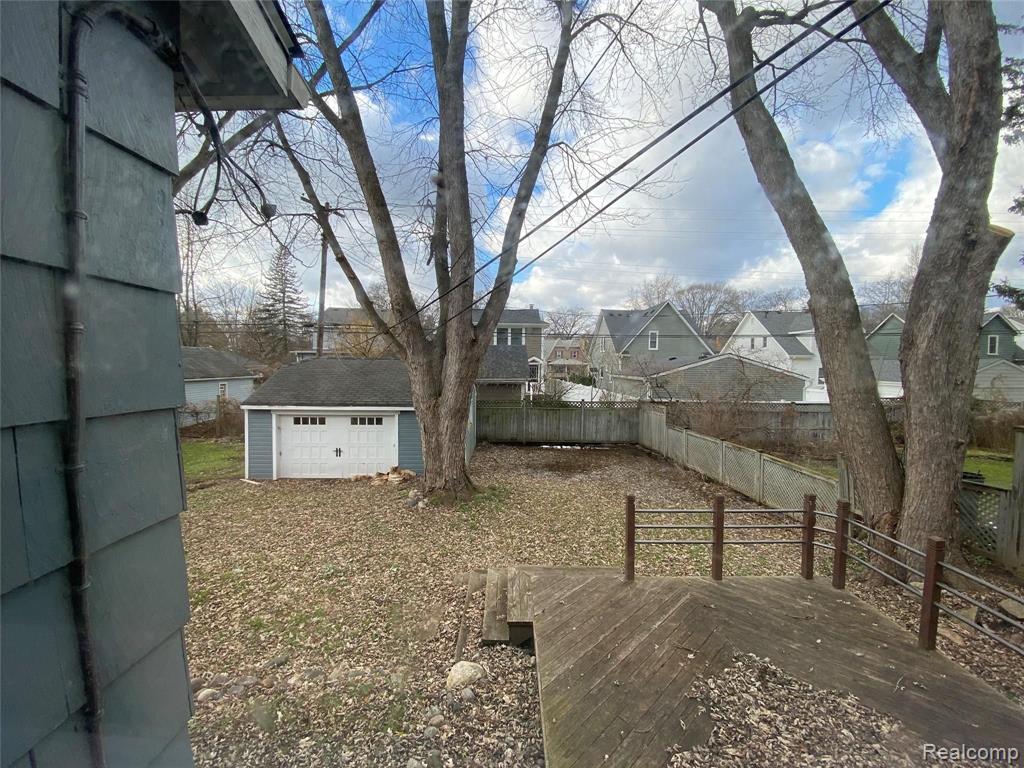 811 Hilldale Drive Property Photo 12