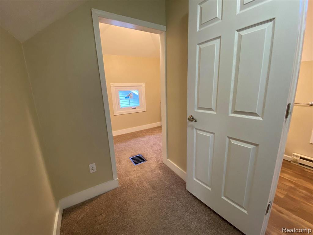 811 Hilldale Drive Property Photo 14