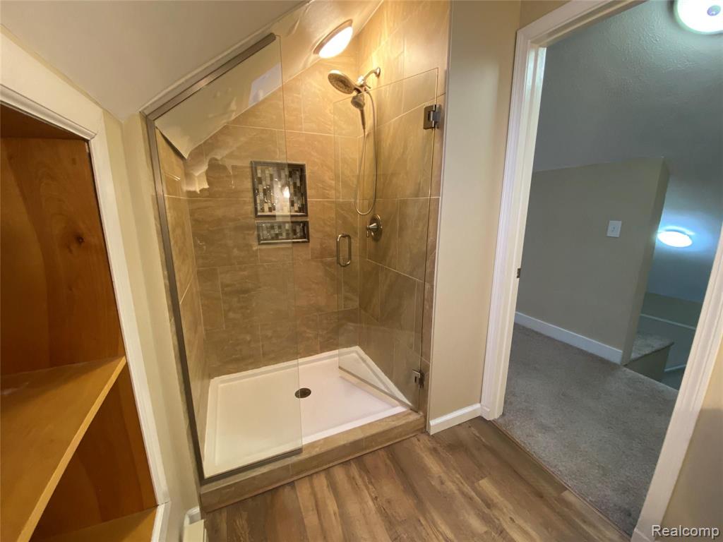 811 Hilldale Drive Property Photo 16