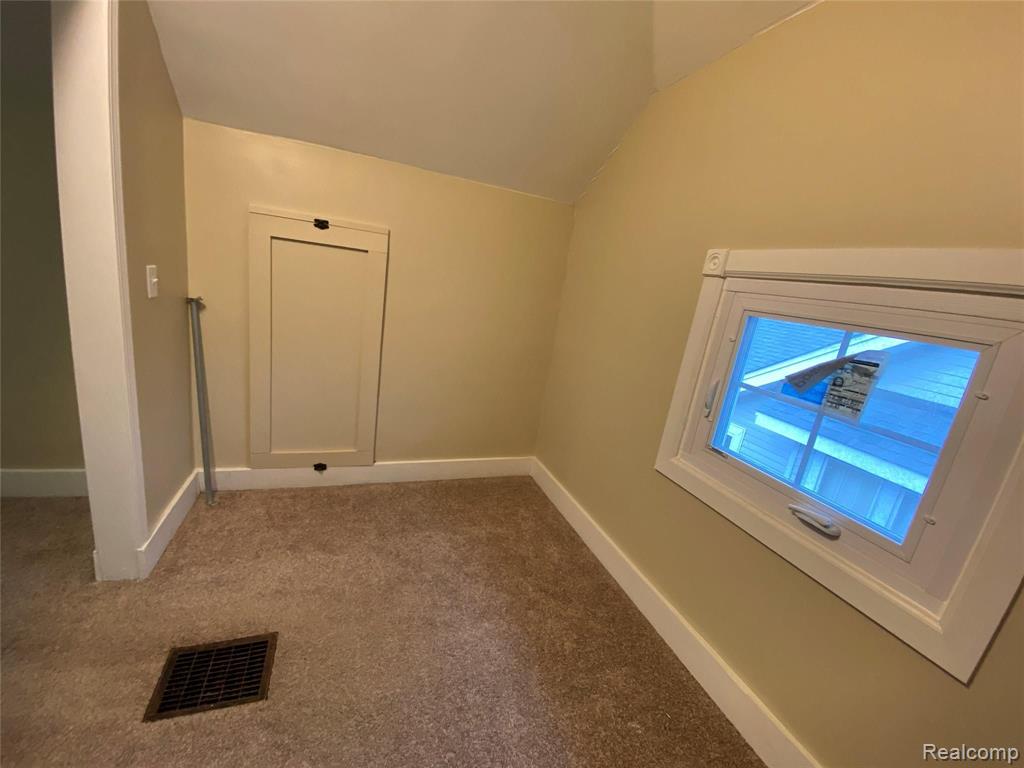 811 Hilldale Drive Property Photo 17