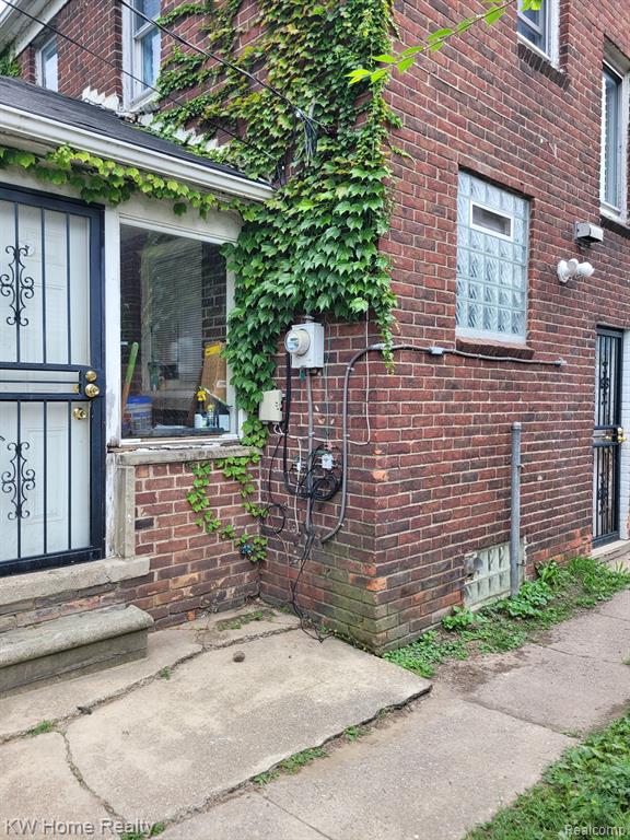 7266 W Outer Drive Property Photo 5