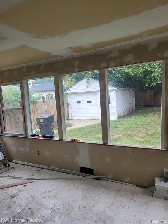 7266 W Outer Drive Property Photo 10