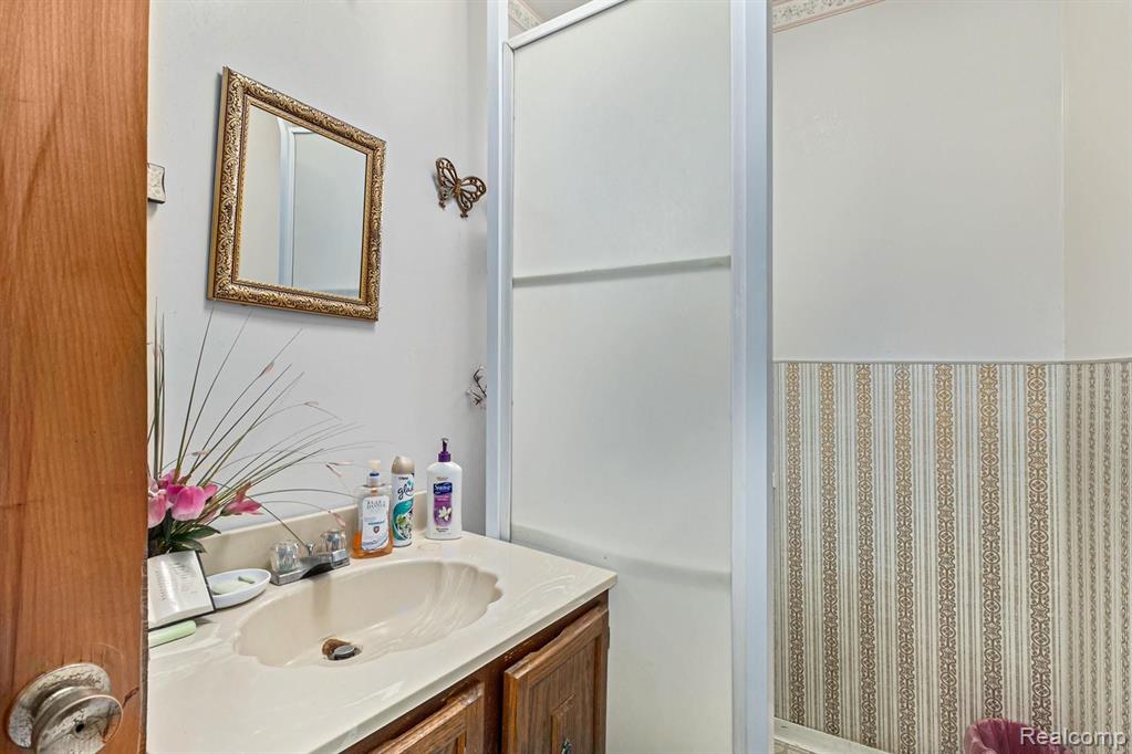 3918 Blackington Avenue Property Photo 16