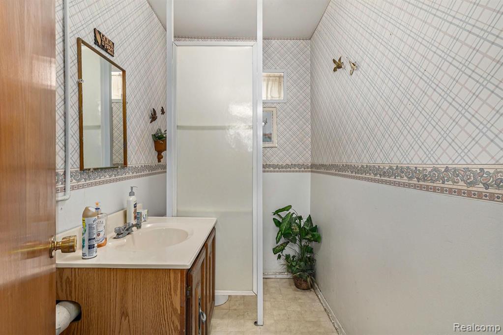 3918 Blackington Avenue Property Photo 17