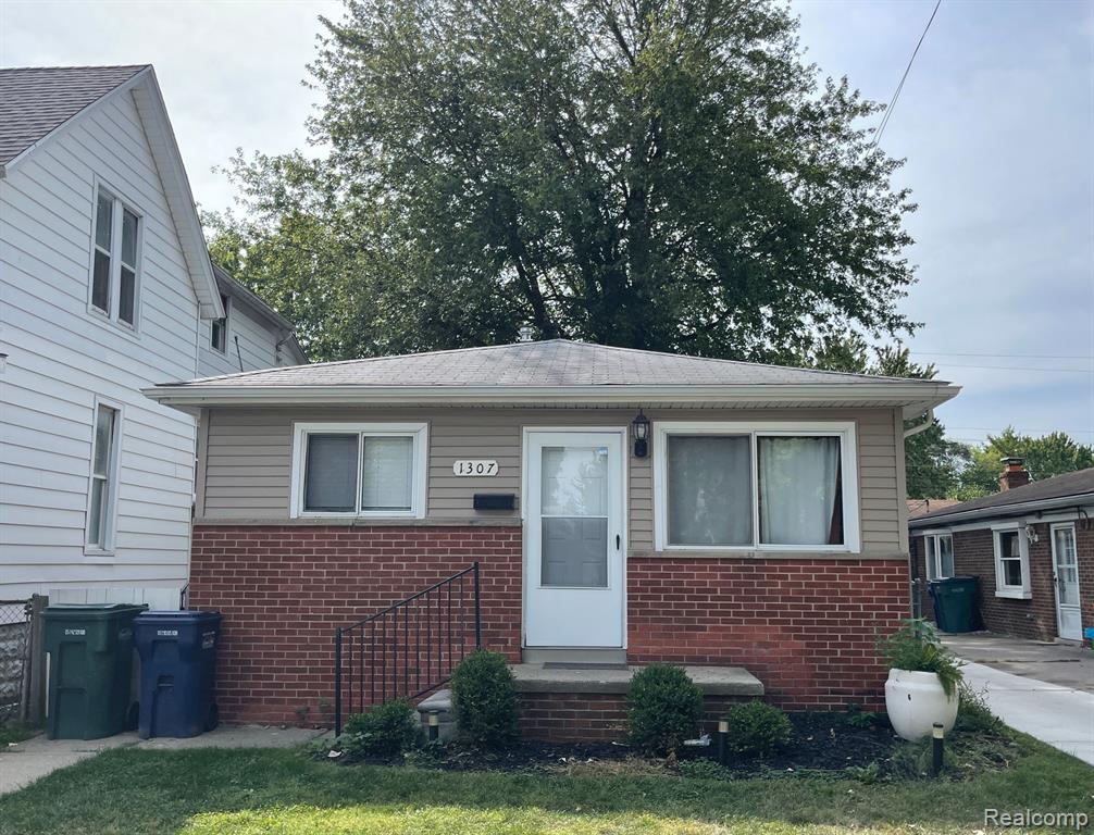 1307 PAGEL Avenue Property Photo 1