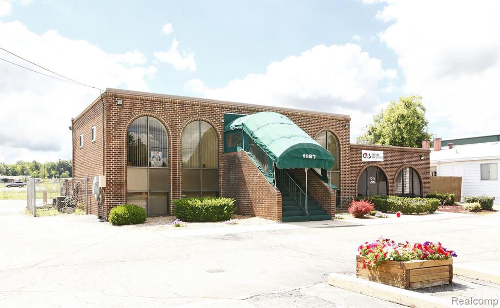1187 W BRISTOL Road Property Photo 1