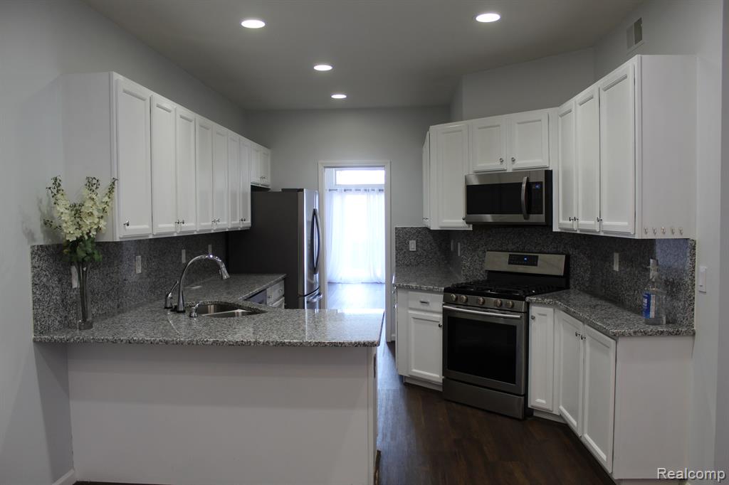 235 Windward Property Photo 4