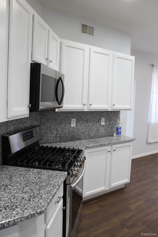 235 Windward Property Photo 6