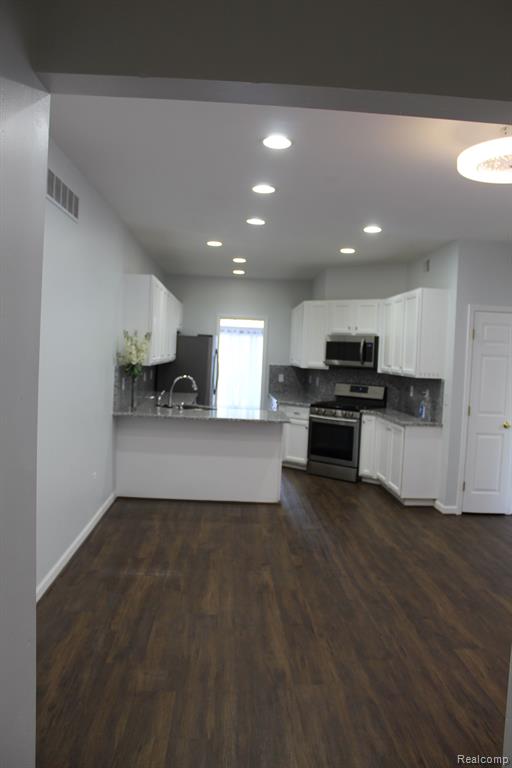 235 Windward Property Photo 8