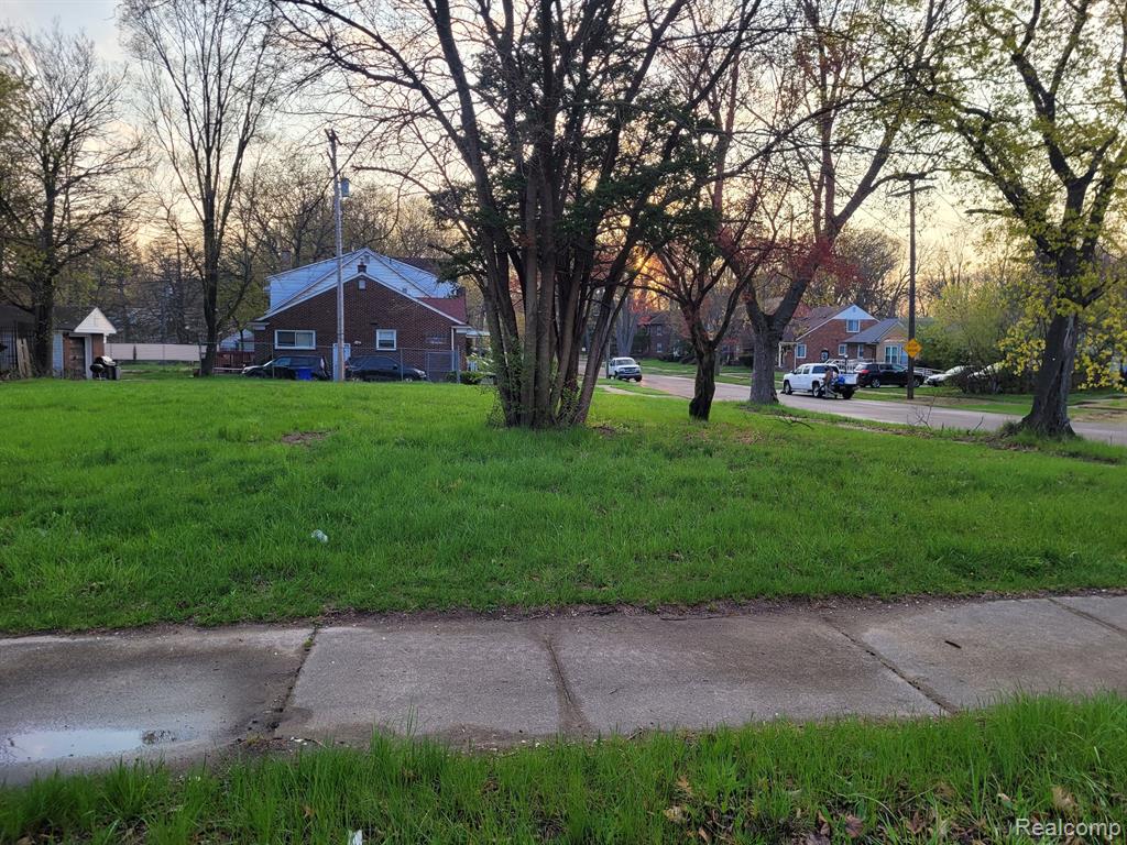 18435 Lahser Road Property Photo 4