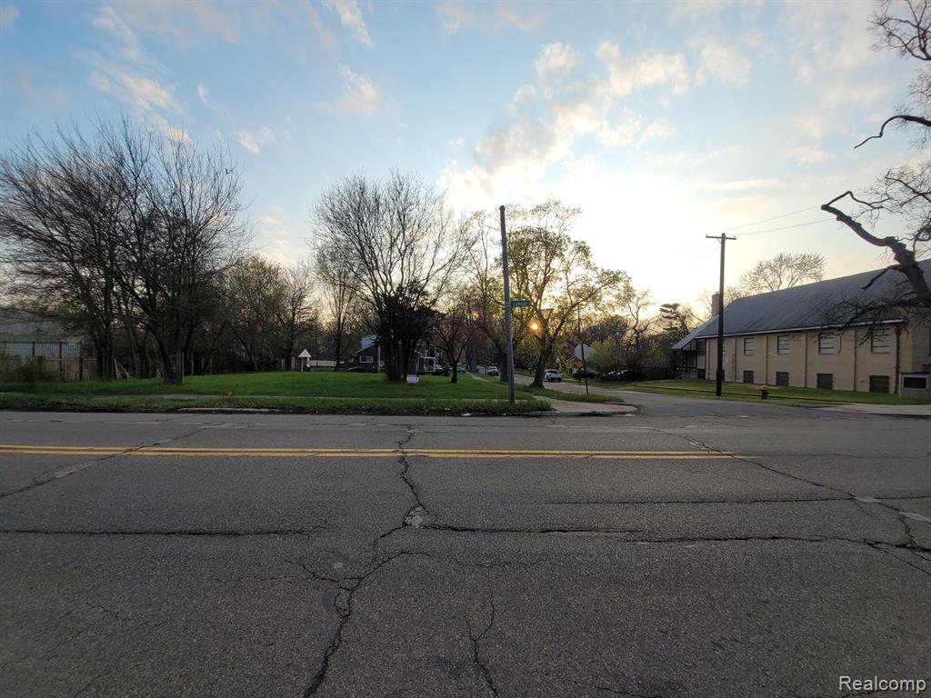 18435 Lahser Road Property Photo 5