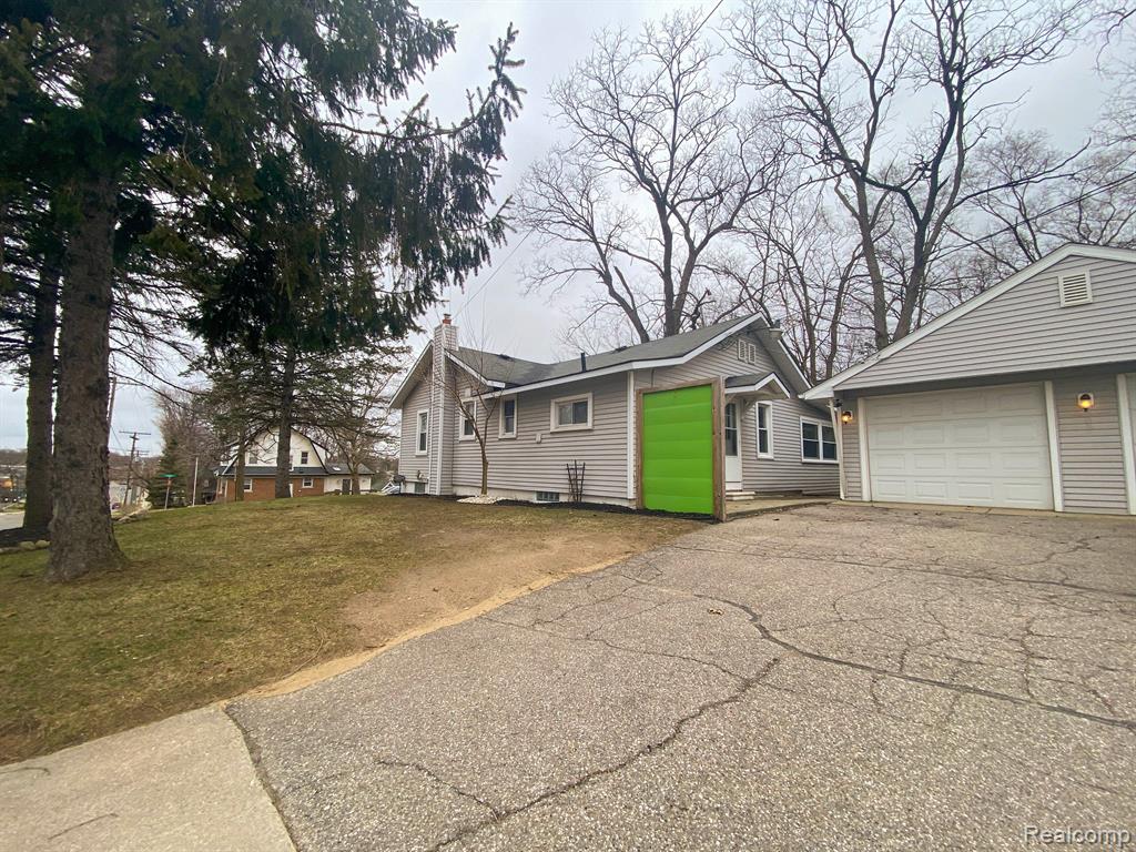 705 E Main Street Property Photo 2