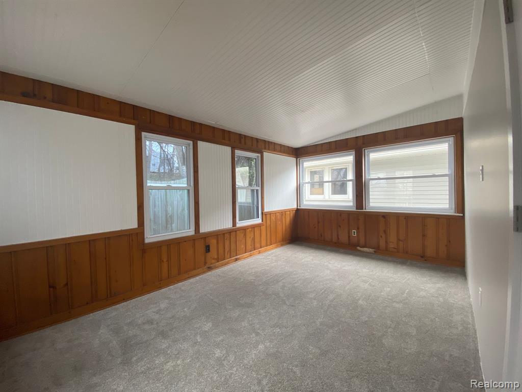705 E Main Street Property Photo 9