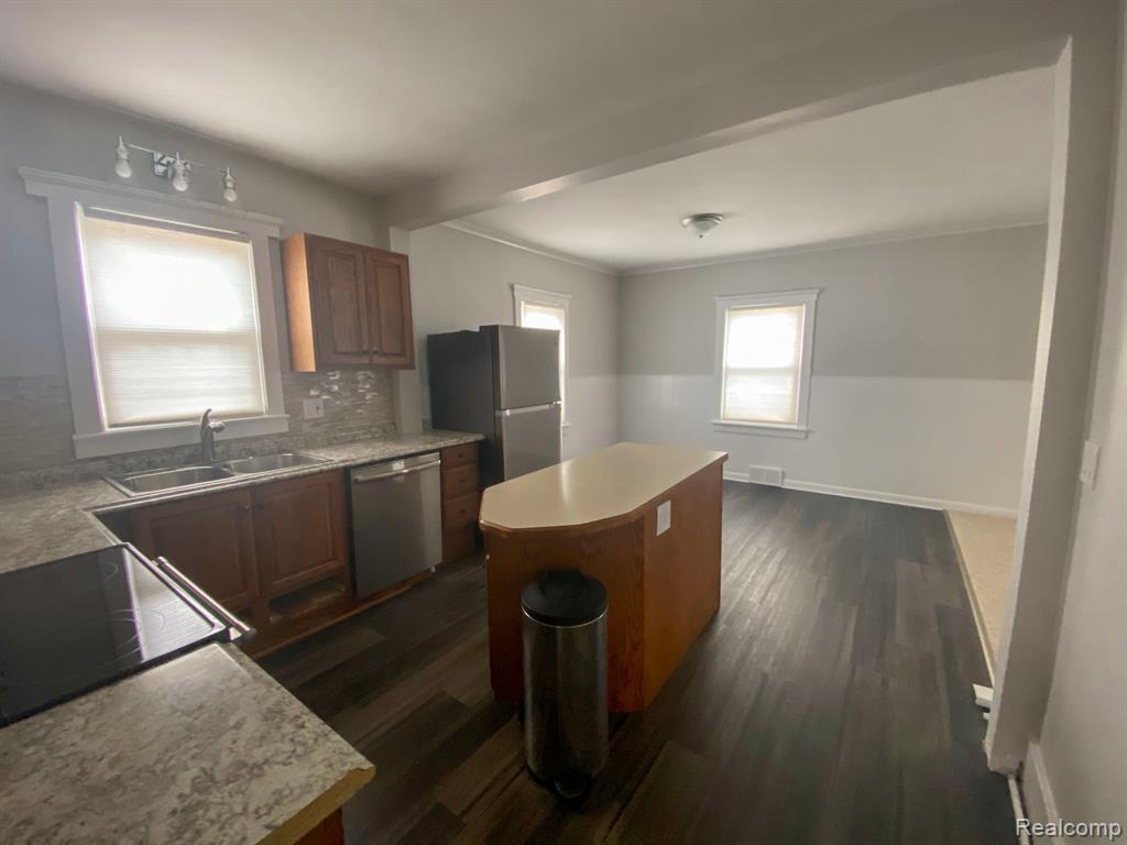 705 E Main Street Property Photo 11