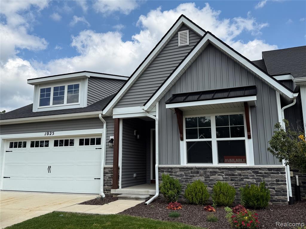 1025 Camellia Circle Property Photo 1