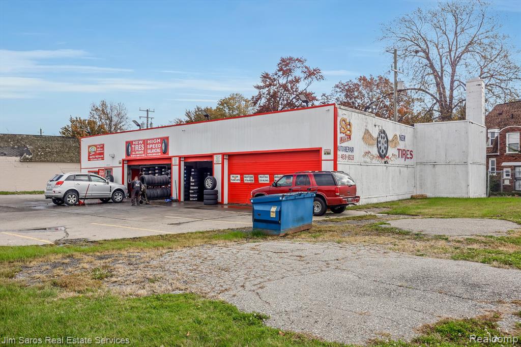 16560 Harper Avenue Property Photo 3