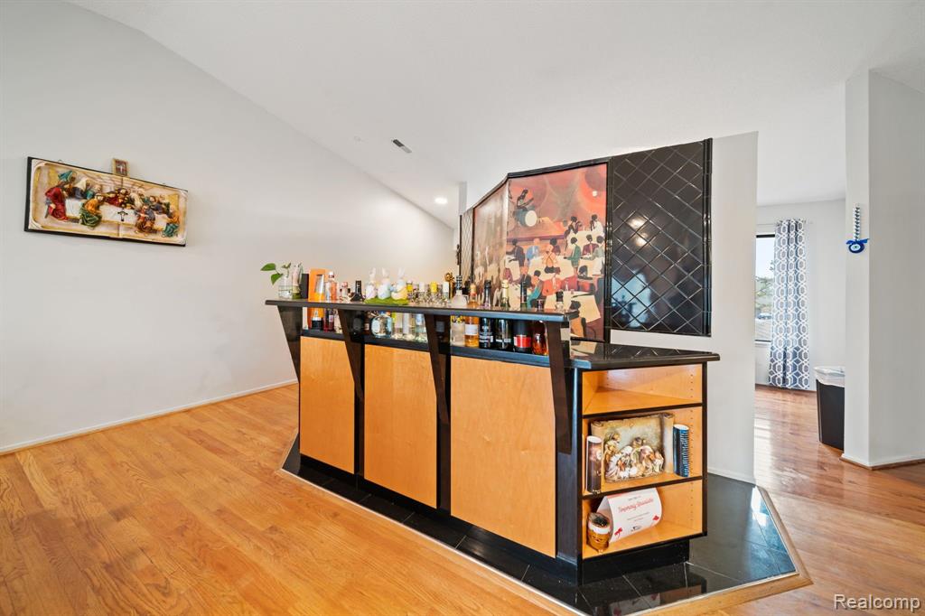 6540 Ridgefield Circle Property Photo 3