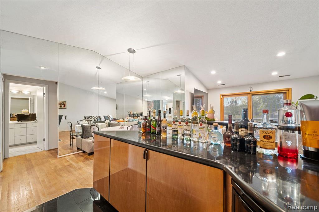 6540 Ridgefield Circle Property Photo 4