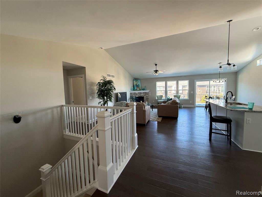 1034 Camellia Circle Property Photo 6