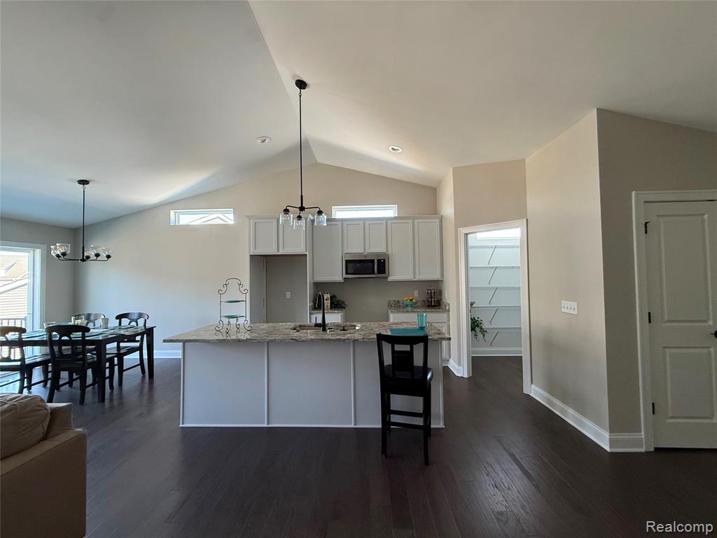 1034 Camellia Circle Property Photo 7