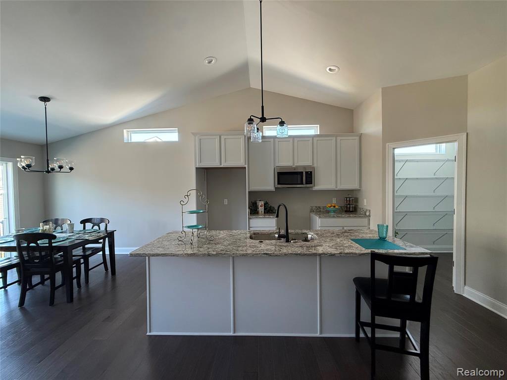 1034 Camellia Circle Property Photo 9