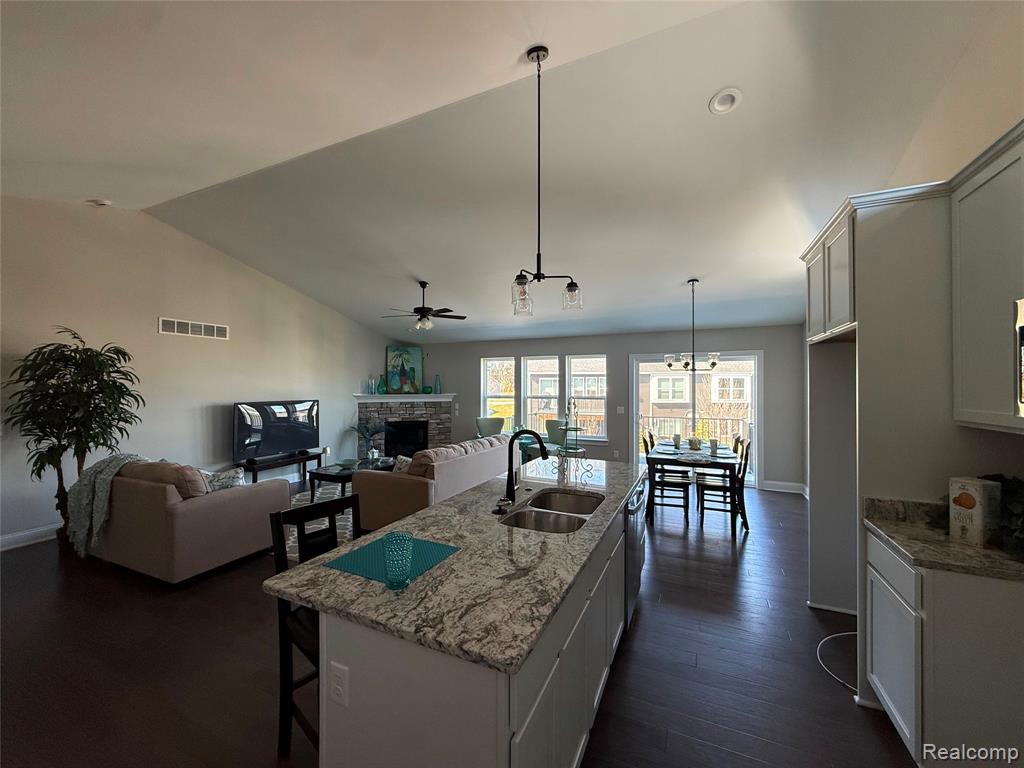 1034 Camellia Circle Property Photo 12