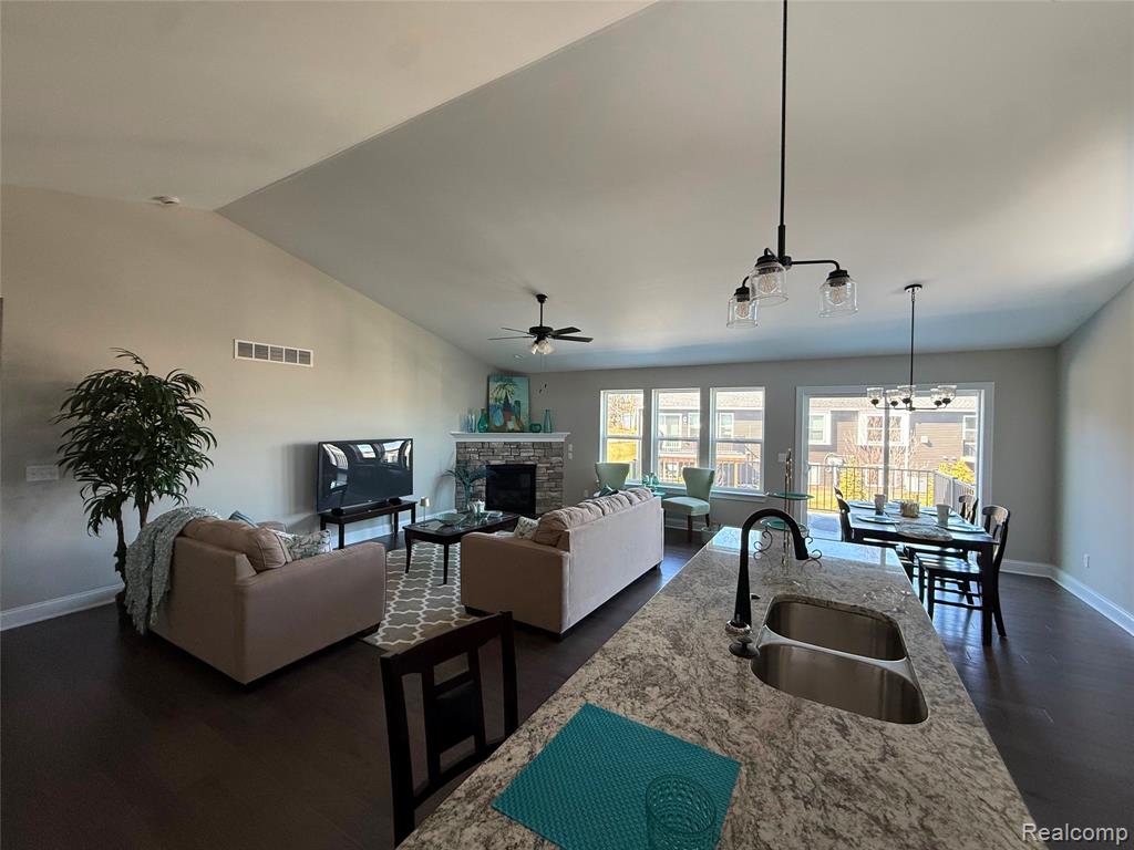 1034 Camellia Circle Property Photo 13