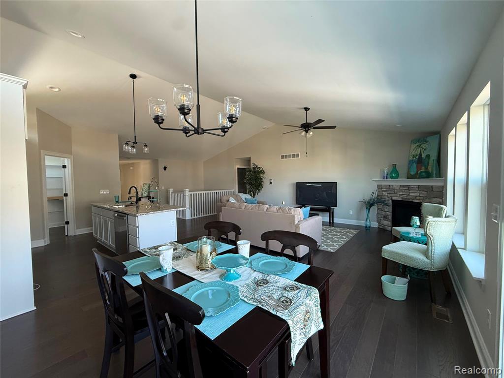 1034 Camellia Circle Property Photo 14