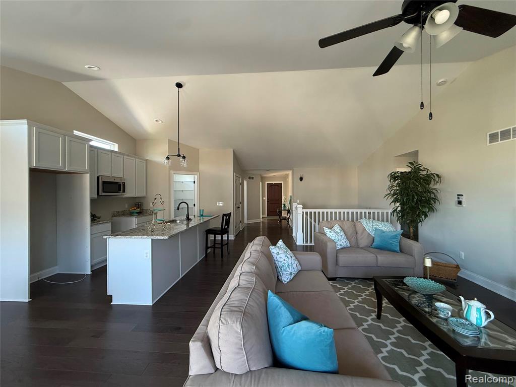 1034 Camellia Circle Property Photo 16