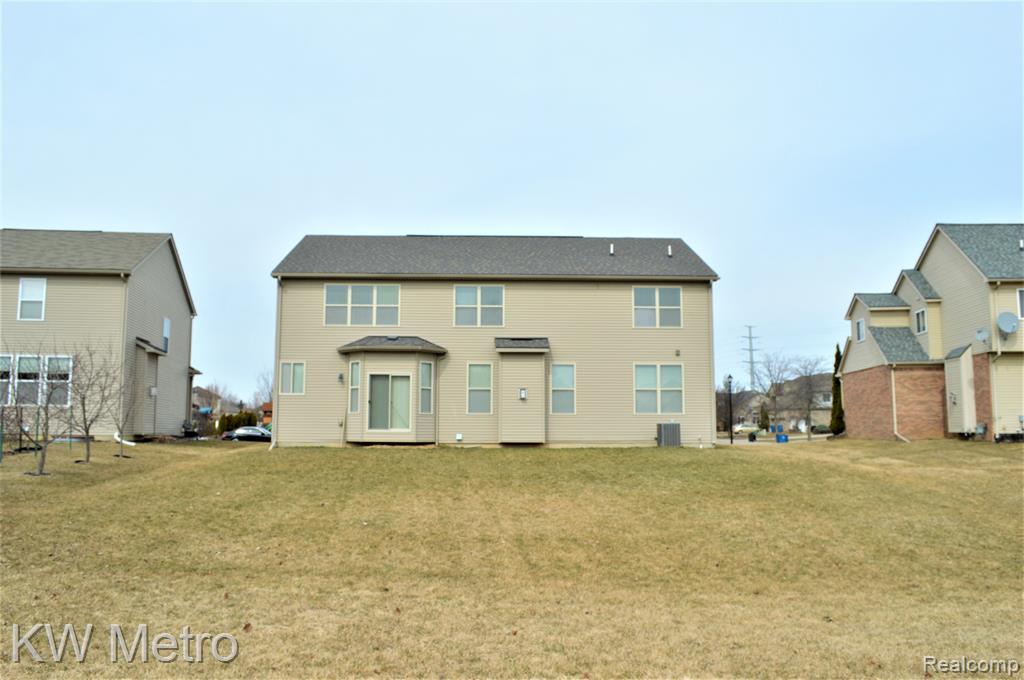 4313 Silverleaf Drive Property Photo 2