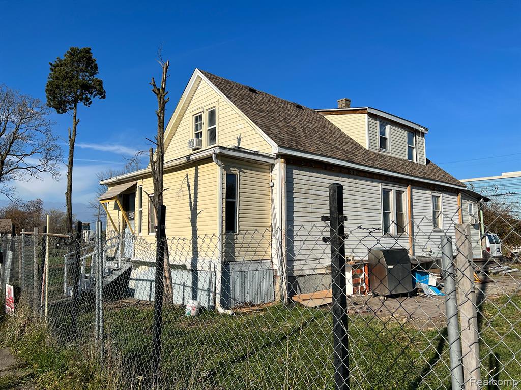 9050 DELMAR Street Property Photo 1