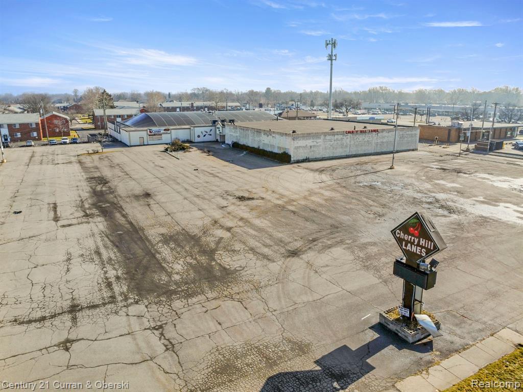 300 N Inkster Road Property Photo 2