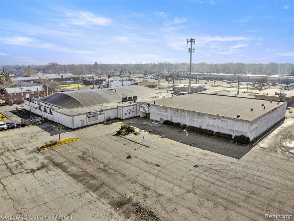 300 N Inkster Road Property Photo 3